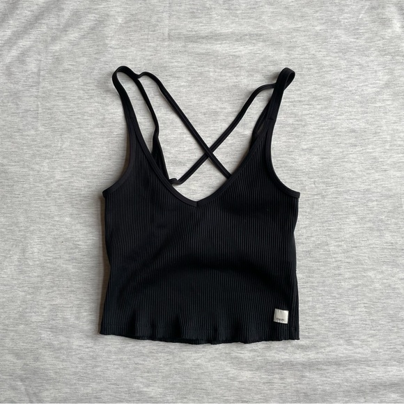 Vuori Tops - Vuori Black Crop Top Size XS